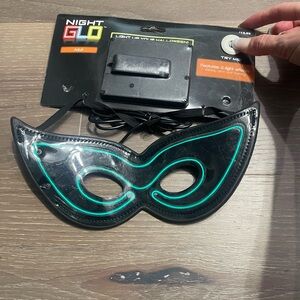 Totally ghoul night glo cat mask. NWT green